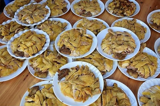 盘子传统的中国人美味煮熟的鸡传统的菜广东省中国服务场合