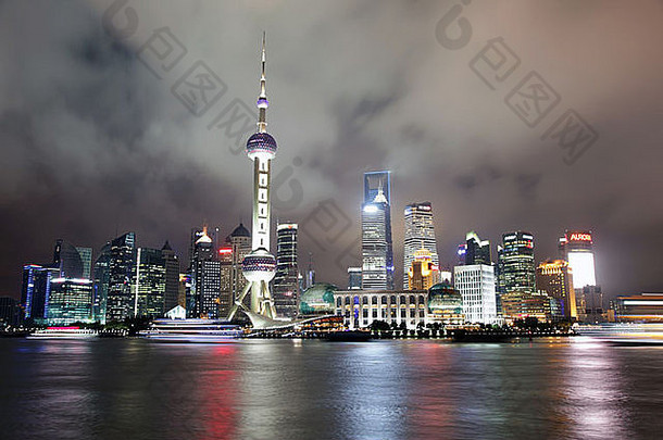 中国上海现代建筑浦东区域黄埔河