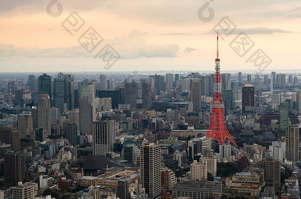 东京城市视图东京塔晚上日本摩天大楼当通城市