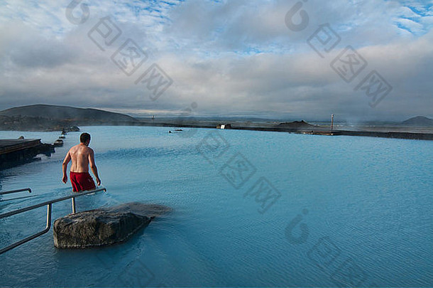 美丽的热春天洗澡米湖冰岛