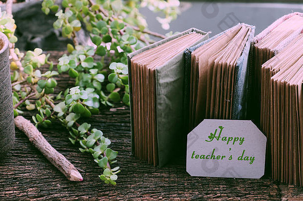 概念庆祝活动特殊的一天11月手工制作的笔记本卡夫纸一块纸快乐老师一天消息写作木背景
