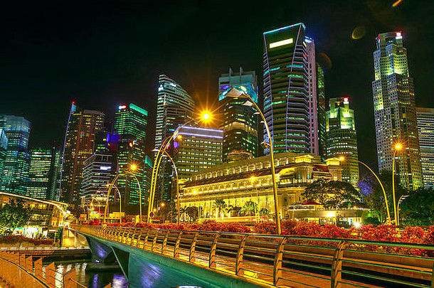新加坡天际线业务区行人桥玛丽娜湾散步新加坡晚上灯玛丽娜湾