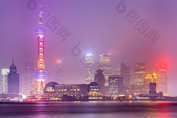 浦东现代城市中心上海河形成现代体系结构水线日落高塔基斯反映模糊