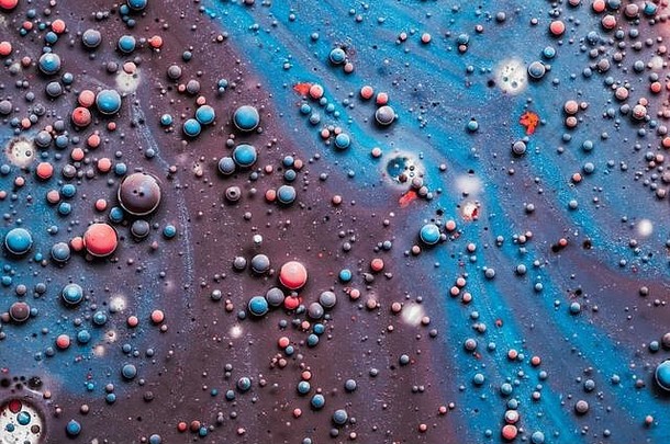 颜色滴浮动石油水色彩斑斓的地下石油绘画效果