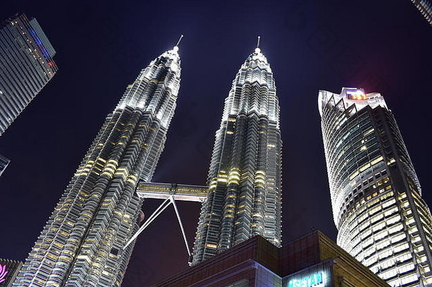 (泥马来西亚11月双胞胎塔晚上视图