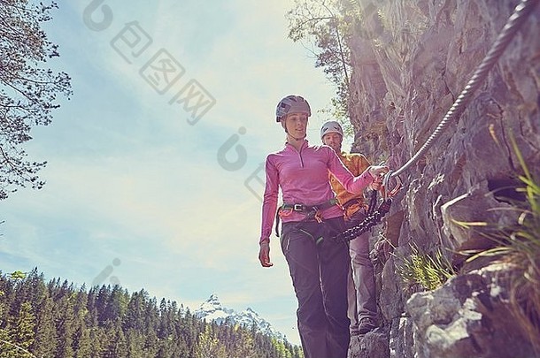 夫妇岩石攀爬埃尔瓦尔德提洛尔奥地利