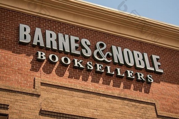 水平日光拍摄巴恩斯高贵的书商品牌标志外观书店