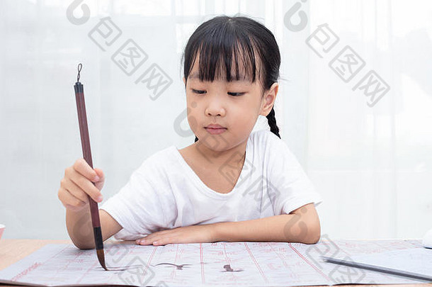 亚洲中国人女孩实践中国人书法首页