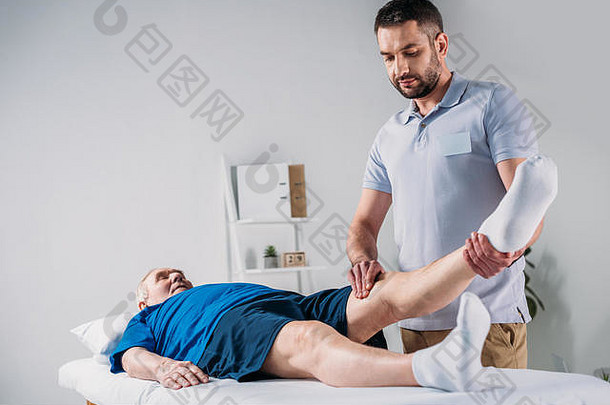 集中康复治疗师按摩高级男人腿按摩表格