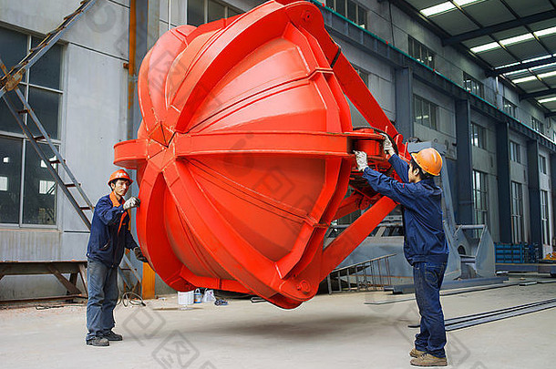 工人工作起重机制造业设施中国