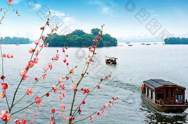 中国杭州西湖风景优美的区域游客玩