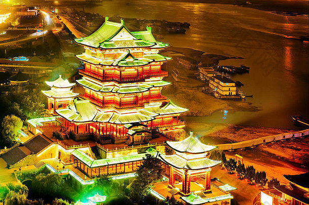 南昌tengwang展馆晚上中国人著名的古老的建筑