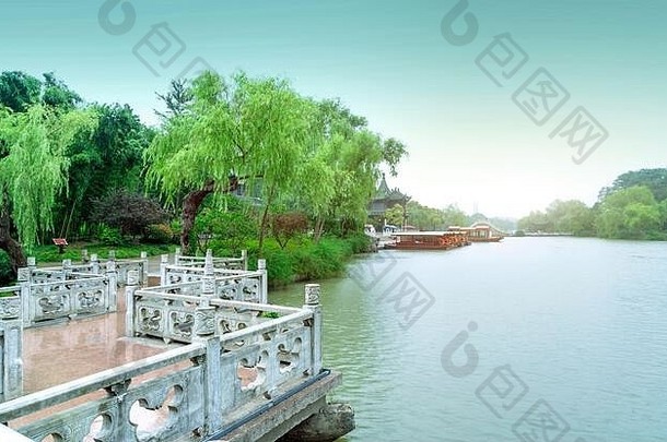 纤细的西湖雨jiuqu桥宝塔距离扬州中国