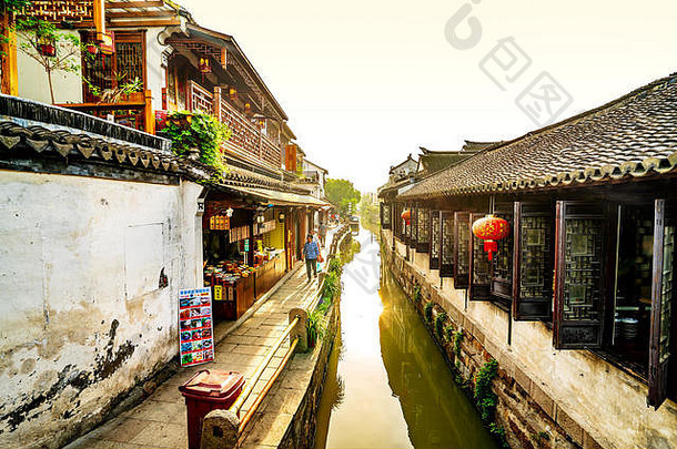 周庄中国6月古老的小镇周庄著名的历史文化小镇中国位于江苏省