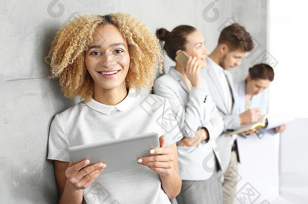 就业机构候选人等待招聘人员女人等待面试工作办公室