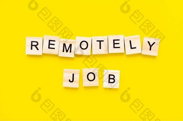 单词远程工作木块刻字前黄色的背景人类资源管理招聘招聘概念