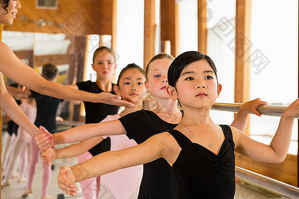 芭蕾舞 演员练习巴利芭蕾舞学校