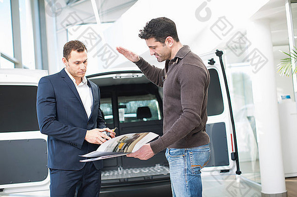 客户质疑推销员车经销商