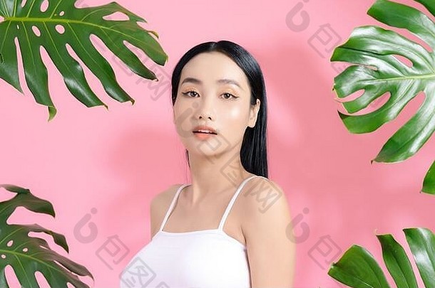 美丽的亚洲女人肖像热带叶子粉红色的背景美肖像完美的新鲜的皮肤青年皮肤护理概念
