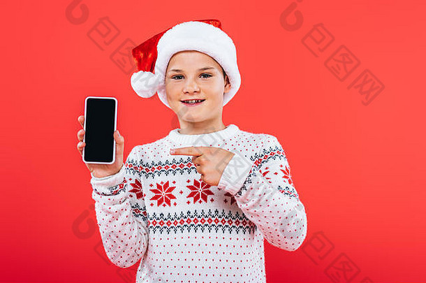 前面视图微笑孩子圣诞老人他指出手指智能手机空白屏幕孤立的红色的