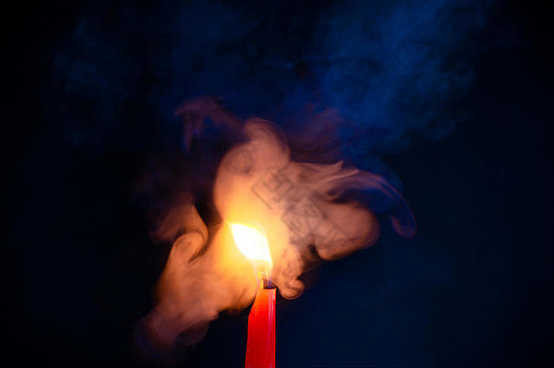 蜡烛火焰<strong>风彩</strong>色的烟闪亮的蓝色的橙色梯度温暖的发光纹理火