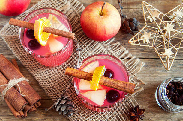 美味的节日蔓越莓苹果苹果酒假期穿孔自制的圣诞节饮料