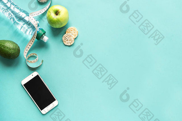 智能手机水水果测量磁带健身营养应用程序智能手机饮食概念蓝色的前视图复制空间