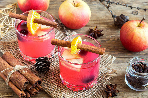 美味的节日蔓越莓<strong>苹果苹果</strong>酒假期穿孔自制的<strong>圣诞</strong>节饮料