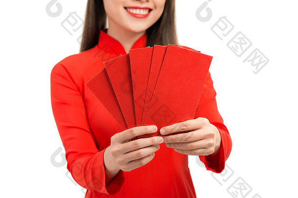 亚洲女孩传统的衣服红色的信封月球一年泰特假期概念
