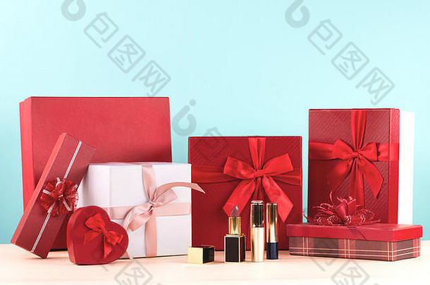 礼物盒子红色的丝带情人节一天