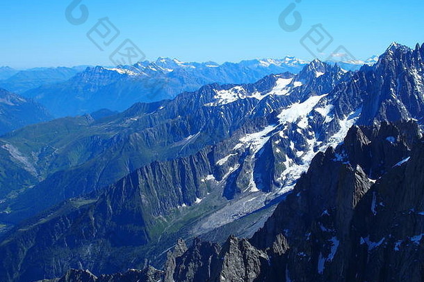 高山山范围景观美法国意大利瑞士阿尔卑斯山脉艾吉耶Midi夏蒙尼蒙特相思法国清晰的蓝色的