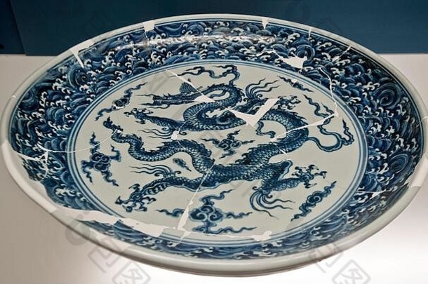 中国人瓷蓝白相间的大菜龙云ming王朝正通天顺统治上海博物馆