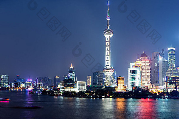 全景视图上海天际线黄埔河黄昏