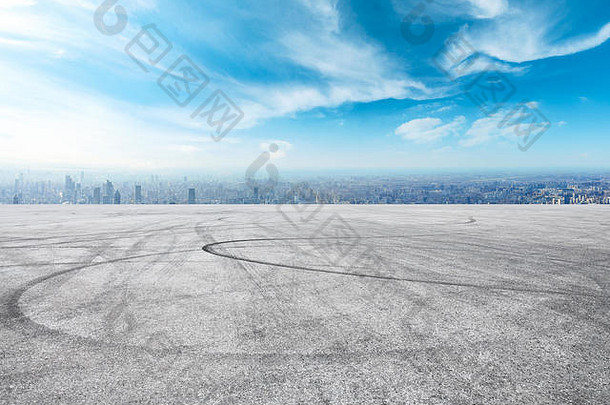 上海城市天际线沥青比赛跟踪地面风景高角视图