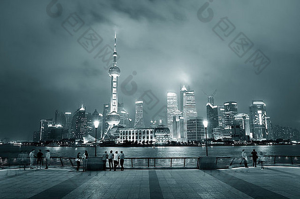 上海城市城市天际线人行道晚上黑色的白色