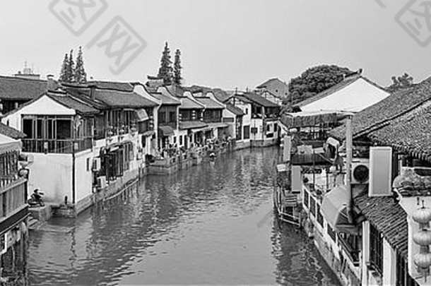 村河上海全景黑色的白色