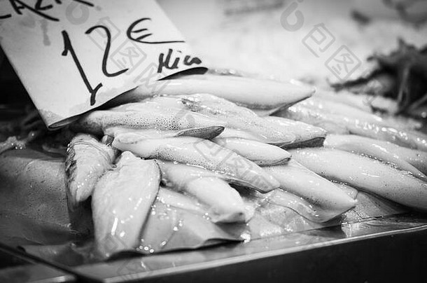 新鲜的混合海鲜鱼市场章鱼贝壳牡蛎虾鱿鱼鱼