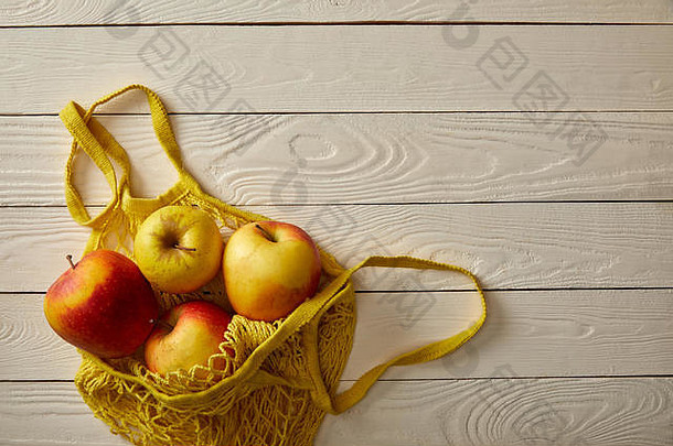 前视图字符串袋完整的油菜花苹果白色木表面浪费概念