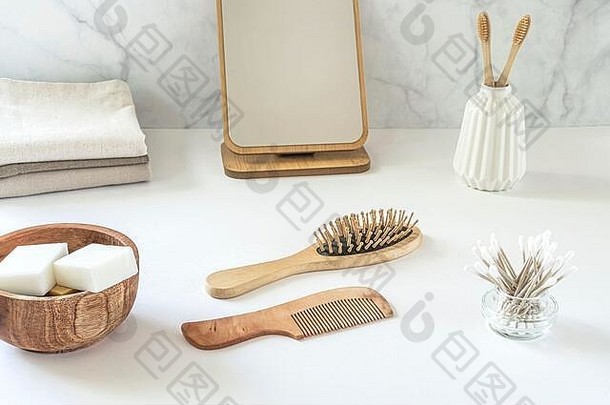 浪费概念集生态友好的浴室配件竹子牙刷棉花味蕾自然毛刷镜子亚麻餐巾可持续发展的生活方式