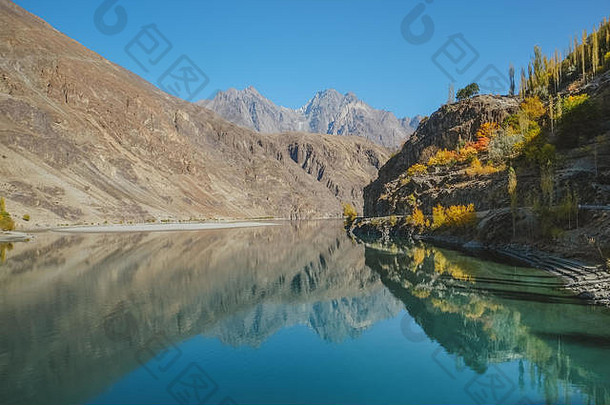 景观视图反射水山哈尔蒂湖王牌吉泽尔吉尔吉特巴尔蒂斯坦巴基斯坦