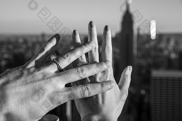 新结婚夫妇显示手环曼哈顿