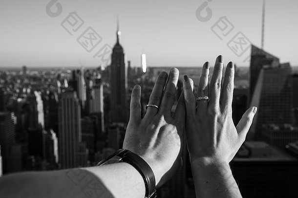 新结婚夫妇显示手环曼哈顿