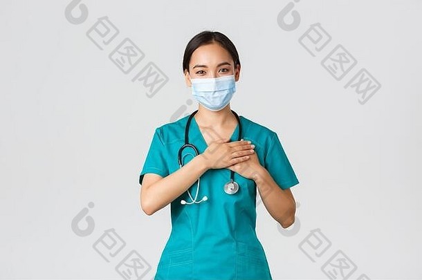 科维德冠状病毒疾病医疗保健工人概念友好的有爱心的亚洲女医生医生医疗面具手套持有手