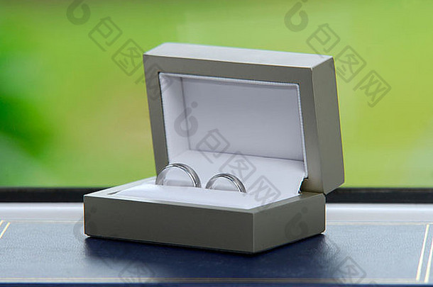 新娘马夫的婚礼环盒子