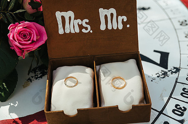 婚礼环装饰盒子