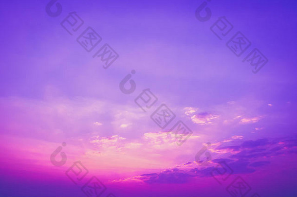 明亮的充满活力的紫色的颜色真正的浪漫的日落天空自然美颜色背景