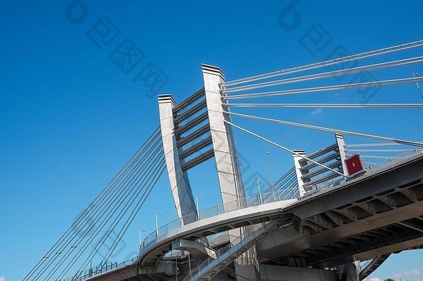 部分金属桥建设部分大城市桥蓝色的天空背景复制空间路运输金属建设现代