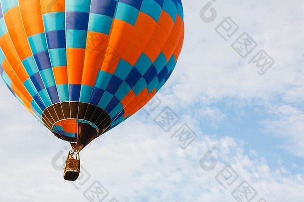 热空气气球蓝色的天空作文自然蓝色的天空背景