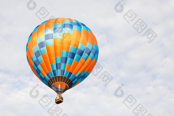 热空气气球蓝色的天空作文自然蓝色的天空背景