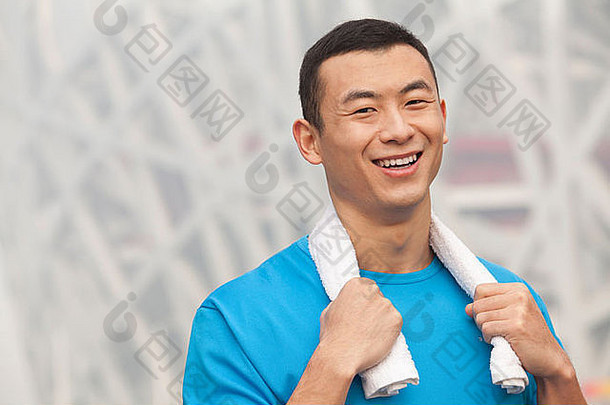 肖像年轻的运动男人。北京